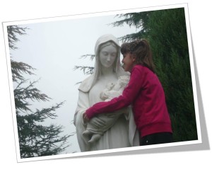 bambina e madonns